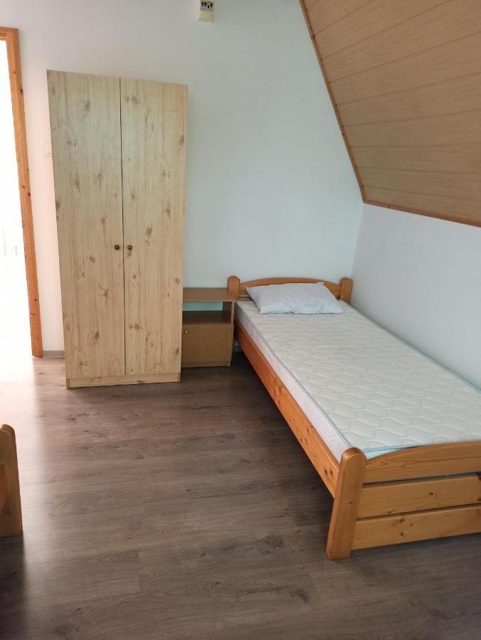 Aniko Apartmanhaz บาลาตอนเฟิลด์วาร์ ภายนอก รูปภาพ