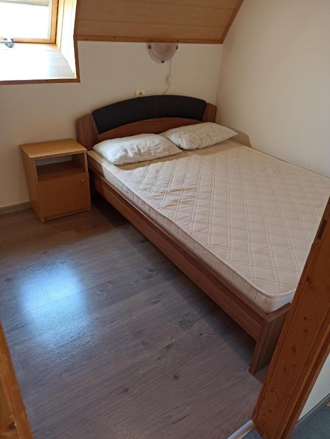 Aniko Apartmanhaz บาลาตอนเฟิลด์วาร์ ภายนอก รูปภาพ
