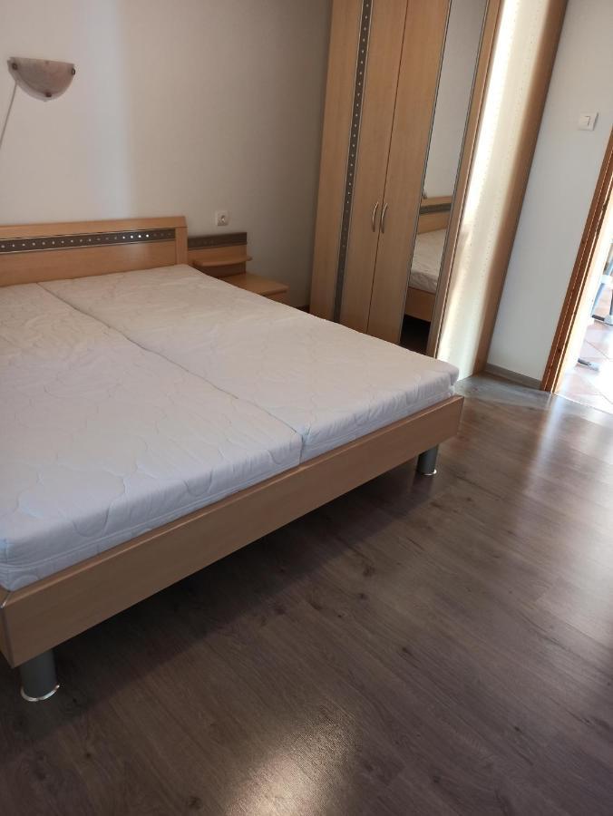 Aniko Apartmanhaz บาลาตอนเฟิลด์วาร์ ภายนอก รูปภาพ