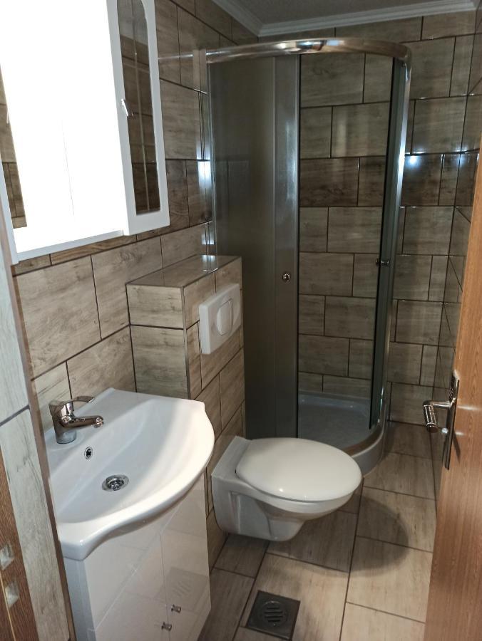Aniko Apartmanhaz บาลาตอนเฟิลด์วาร์ ภายนอก รูปภาพ