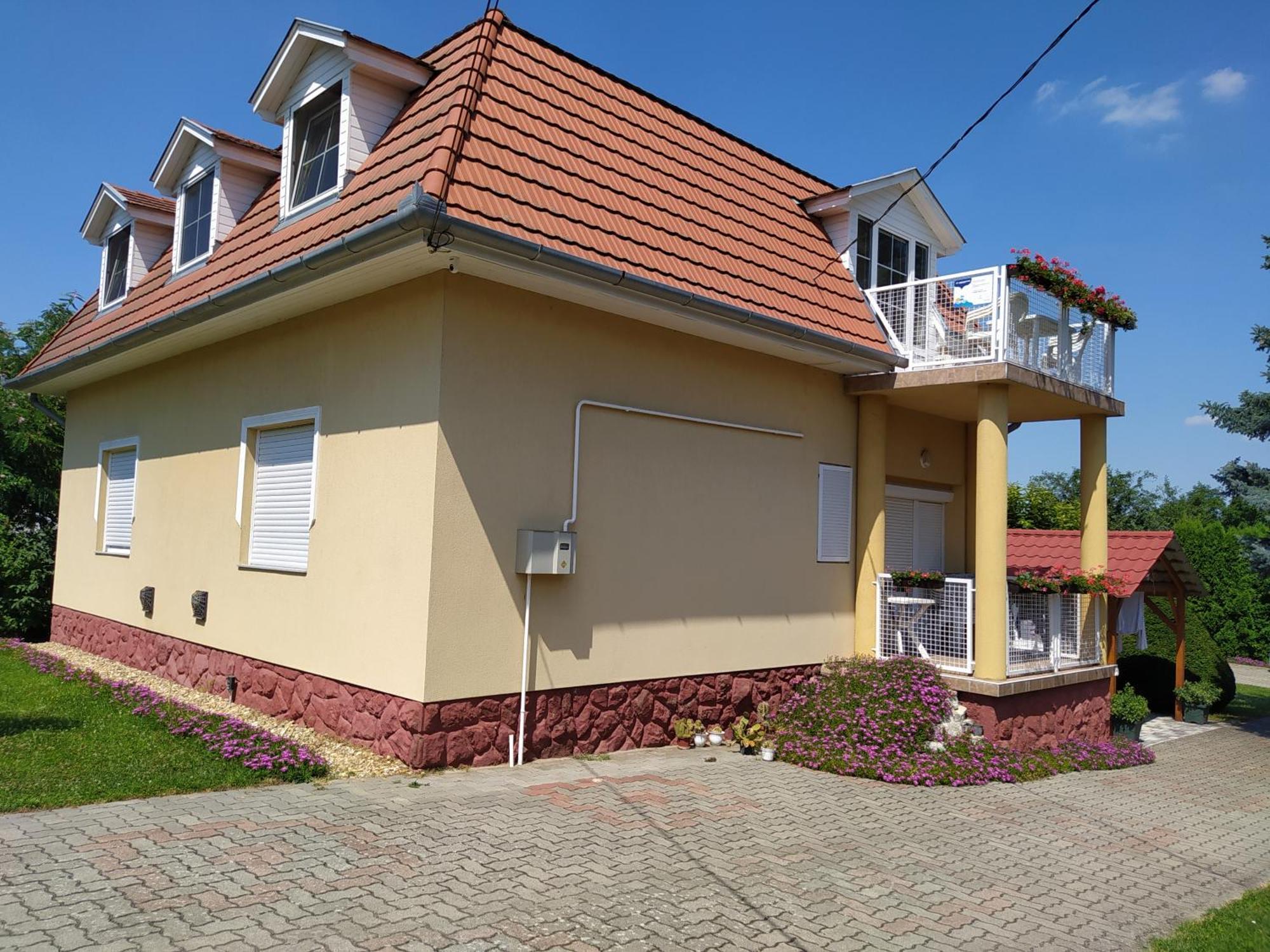 Aniko Apartmanhaz บาลาตอนเฟิลด์วาร์ ภายนอก รูปภาพ