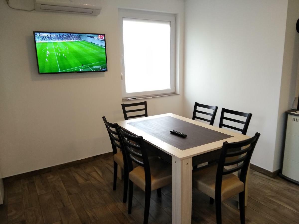 Aniko Apartmanhaz บาลาตอนเฟิลด์วาร์ ภายนอก รูปภาพ