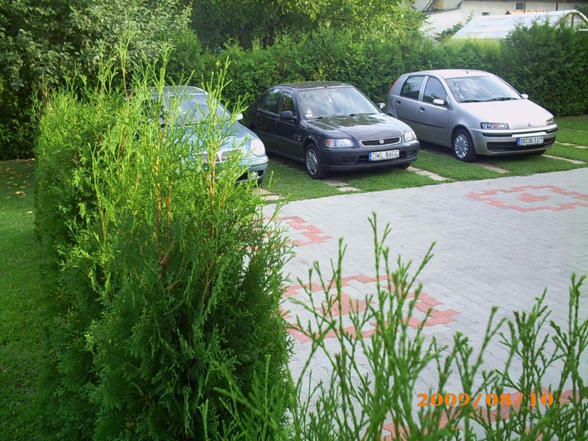 Aniko Apartmanhaz บาลาตอนเฟิลด์วาร์ ภายนอก รูปภาพ